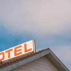 Jak otworzyć hotel - kluczowe kroki i wymagania, które musisz znać