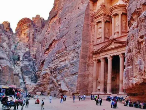 Najlepsze atrakcje turystyczne w Jordanii, które musisz zobaczyć