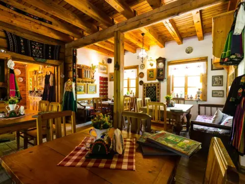 Gdzie zjeść w Łowiczu? Odkryj najlepsze restauracje i smaki
