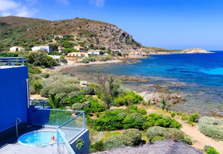 Hotel Best Western w Île-Rousse - Komfort i piękne widoki na morze