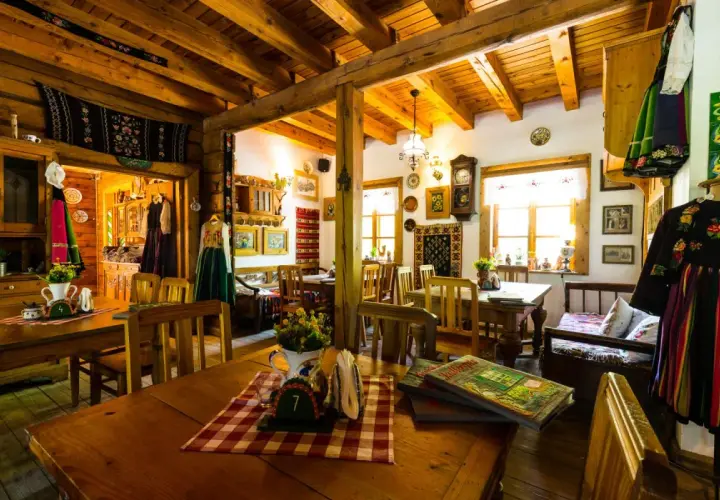 Gdzie zjeść w Łowiczu? Odkryj najlepsze restauracje i smaki