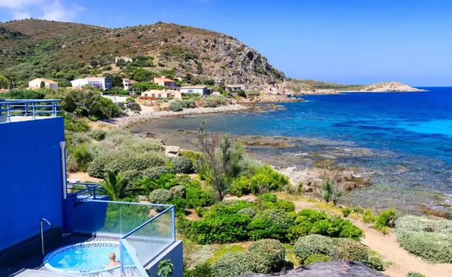 Hotel Best Western w Île-Rousse - Komfort i piękne widoki na morze