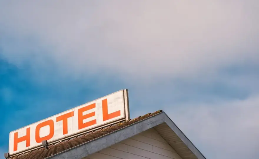 Jak otworzyć hotel - kluczowe kroki i wymagania, które musisz znać