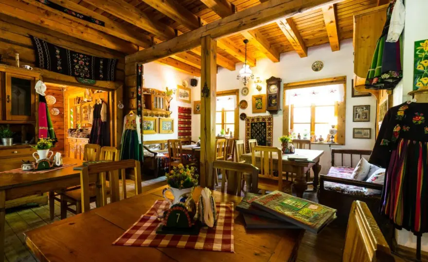 Gdzie zjeść w Łowiczu? Odkryj najlepsze restauracje i smaki