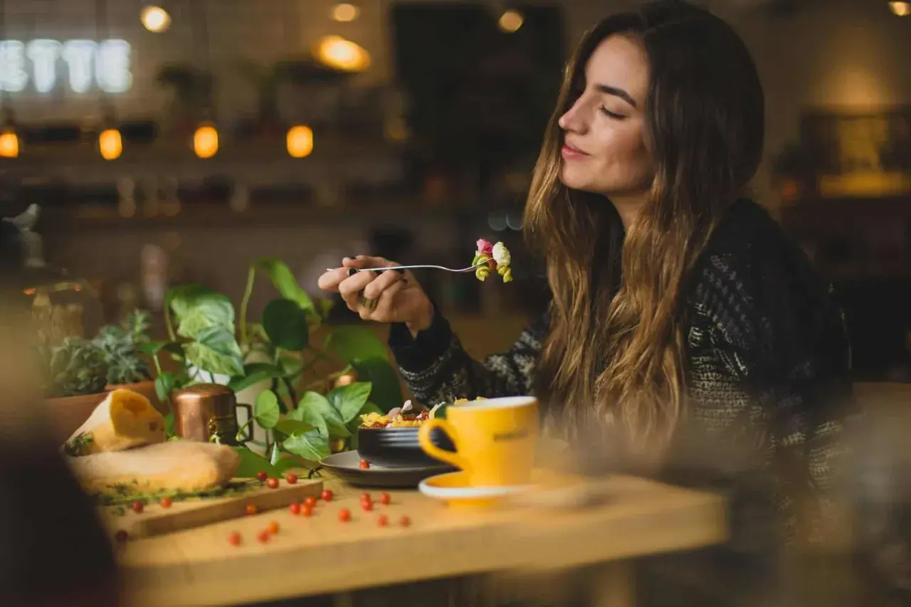 Gdzie zjeść w Mikołajkach? Odkryj najlepsze restauracje i smaki